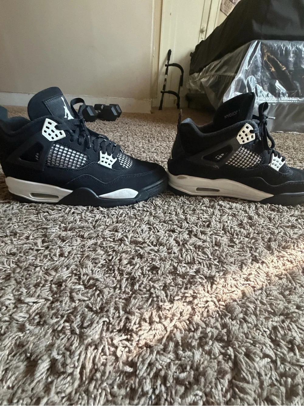 Jordan Men's Black and White Retro Basketball Sneakers